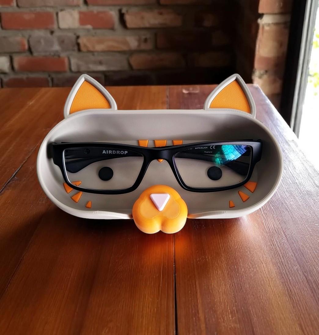 Kitten Eyeglass Tray - Adorable Animal Friend Eyeglass Tray - Cute 3D Printed Cat Holder for Glasses - Fun Kids’ Nightstand Organizer